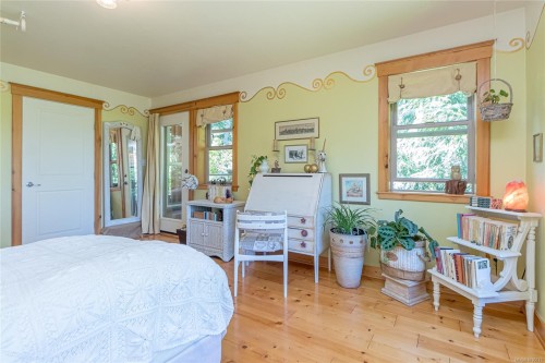 1860 Ashling Rd, Qualicum Beach, BC 