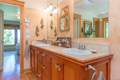 1860 Ashling Rd, Qualicum Beach, BC 