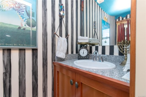 1860 Ashling Rd, Qualicum Beach, BC 