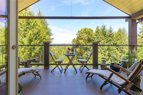 1860 Ashling Rd, Qualicum Beach, BC 