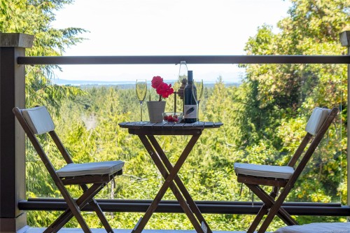 1860 Ashling Rd, Qualicum Beach, BC 