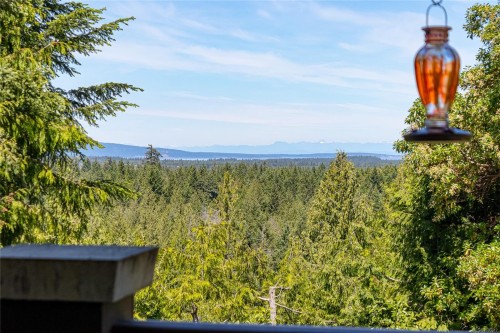1860 Ashling Rd, Qualicum Beach, BC 