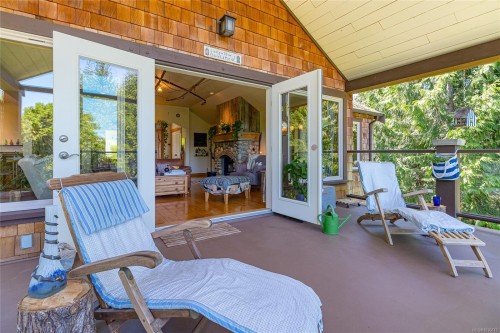 1860 Ashling Rd, Qualicum Beach, BC 
