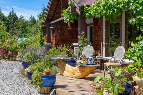 1860 Ashling Rd, Qualicum Beach, BC 