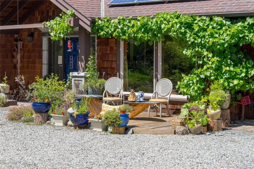 1860 Ashling Rd, Qualicum Beach, BC 