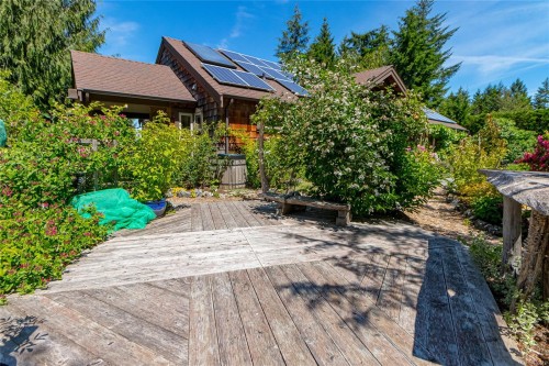 1860 Ashling Rd, Qualicum Beach, BC 
