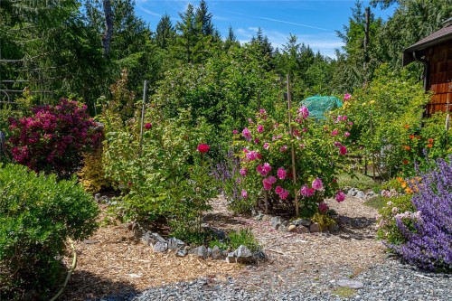 1860 Ashling Rd, Qualicum Beach, BC 