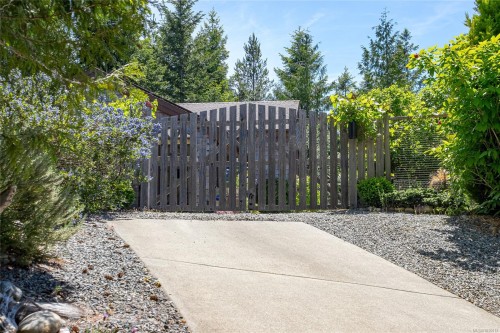 1860 Ashling Rd, Qualicum Beach, BC 