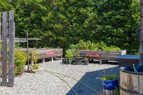 1860 Ashling Rd, Qualicum Beach, BC 
