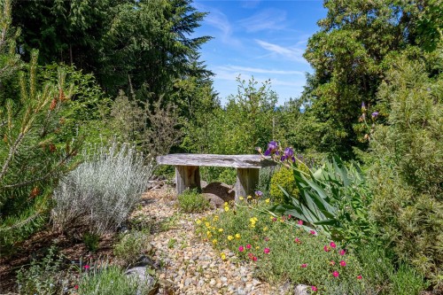 1860 Ashling Rd, Qualicum Beach, BC 