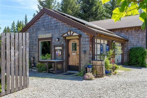 1860 Ashling Rd, Qualicum Beach, BC 
