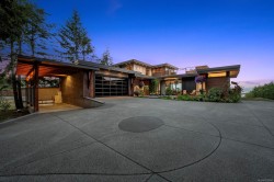 9046 Clarkson Ave Black Creek, BC V9J 1B3