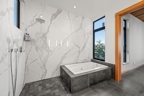 9046 Clarkson Ave, Black Creek, BC 