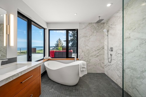 9046 Clarkson Ave, Black Creek, BC 