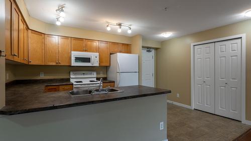 306-135 Ziprick Road, Kelowna, BC 