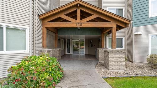 306-135 Ziprick Road, Kelowna, BC 