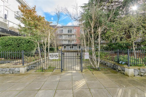 #210-1315 Esquimalt Rd, Esquimalt, BC 