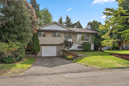 3955 Emerald Pl, Saanich, BC 