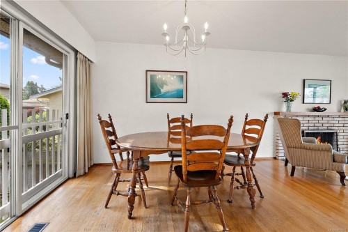3955 Emerald Pl, Saanich, BC 