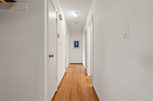 3955 Emerald Pl, Saanich, BC 