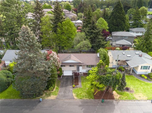 3955 Emerald Pl, Saanich, BC 