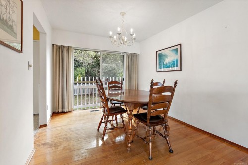 3955 Emerald Pl, Saanich, BC 