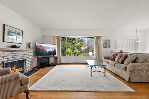 3955 Emerald Pl, Saanich, BC 