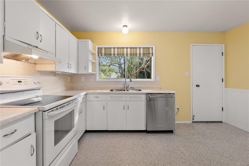 3955 Emerald Pl, Saanich, BC 