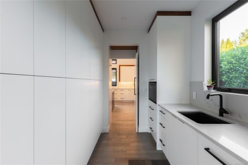 374 Sunset Ave, Oak Bay, BC 