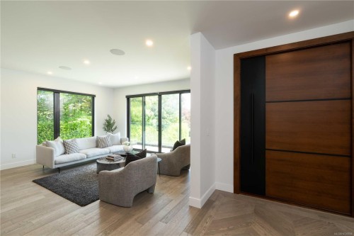 374 Sunset Ave, Oak Bay, BC 