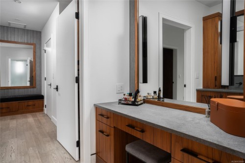 374 Sunset Ave, Oak Bay, BC 