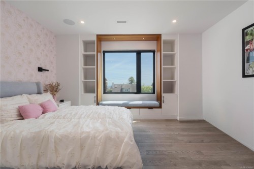 374 Sunset Ave, Oak Bay, BC 