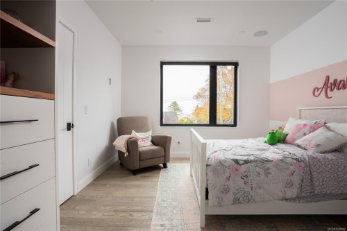 374 Sunset Ave, Oak Bay, BC 