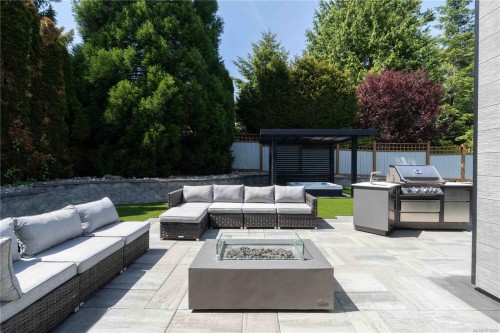 374 Sunset Ave, Oak Bay, BC 