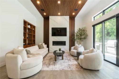 374 Sunset Ave, Oak Bay, BC 