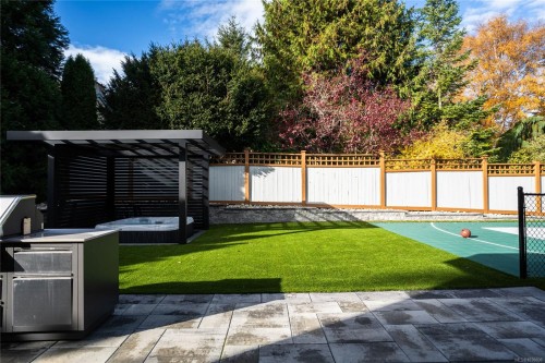 374 Sunset Ave, Oak Bay, BC 