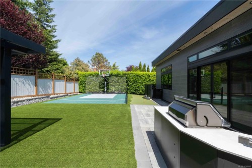 374 Sunset Ave, Oak Bay, BC 