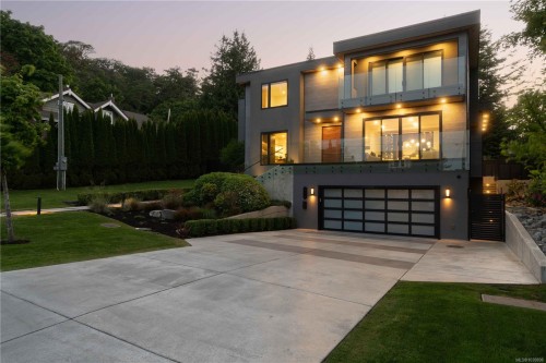 374 Sunset Ave, Oak Bay, BC 