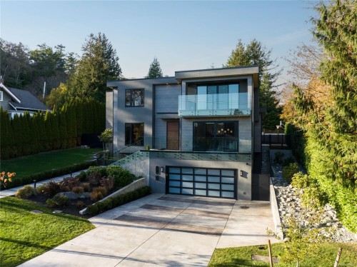 374 Sunset Ave, Oak Bay, BC 