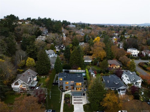 374 Sunset Ave, Oak Bay, BC 