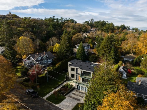 374 Sunset Ave, Oak Bay, BC 