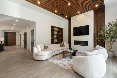 374 Sunset Ave, Oak Bay, BC 