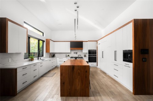 374 Sunset Ave, Oak Bay, BC 