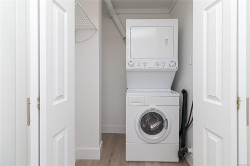 #310-73 Gorge Rd West, Saanich, BC 