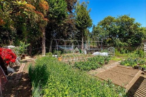 484 Goldstream Ave, Langford, BC 