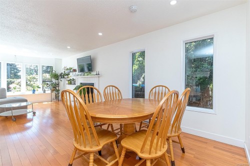 484 Goldstream Ave, Langford, BC 