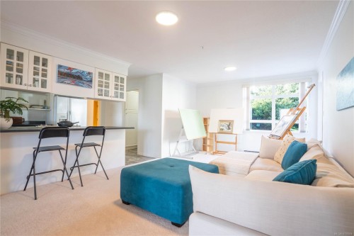 #306-5110 Cordova Bay Rd, Saanich, BC - Indoor
