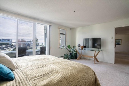 #306-5110 Cordova Bay Rd, Saanich, BC - Indoor Photo Showing Bedroom