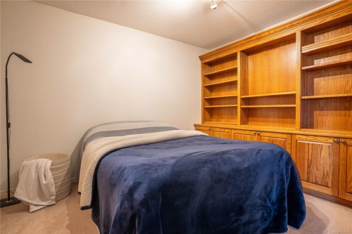 #306-5110 Cordova Bay Rd, Saanich, BC - Indoor Photo Showing Bedroom