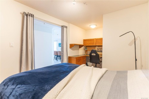 #306-5110 Cordova Bay Rd, Saanich, BC - Indoor Photo Showing Bedroom